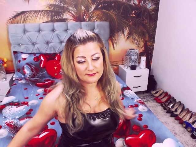 EviaJoness webcam bongacams model stream image
