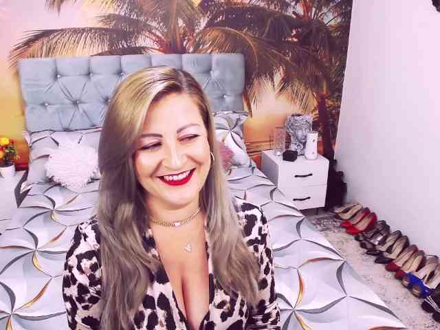EviaJoness webcam