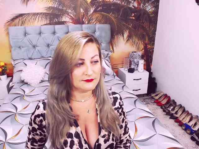 EviaJoness webcam