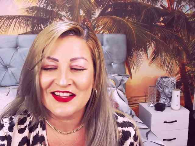 EviaJoness webcam