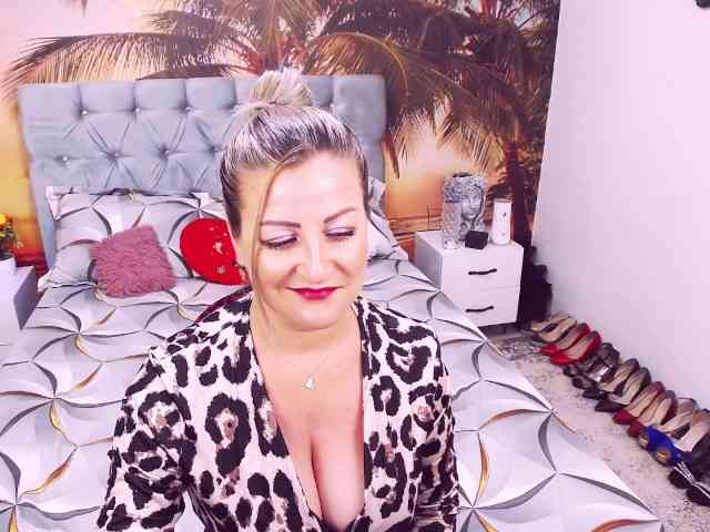 EviaJoness webcam