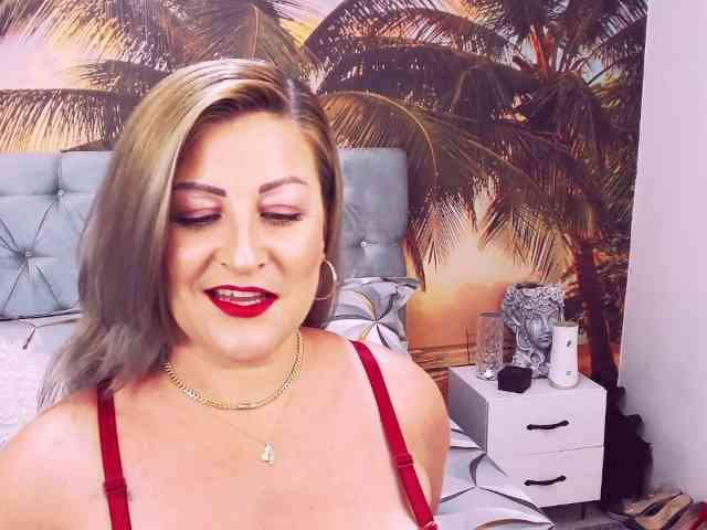 EviaJoness webcam