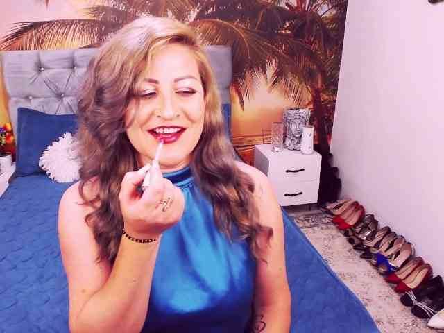 EviaJoness webcam