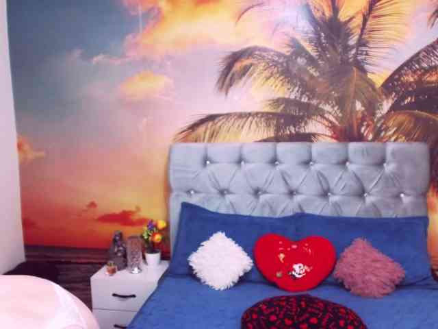 EviaJoness webcam