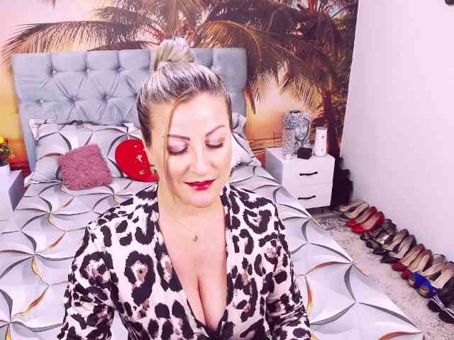 EviaJoness webcam