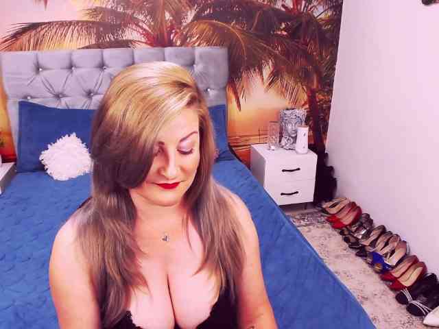 EviaJoness webcam