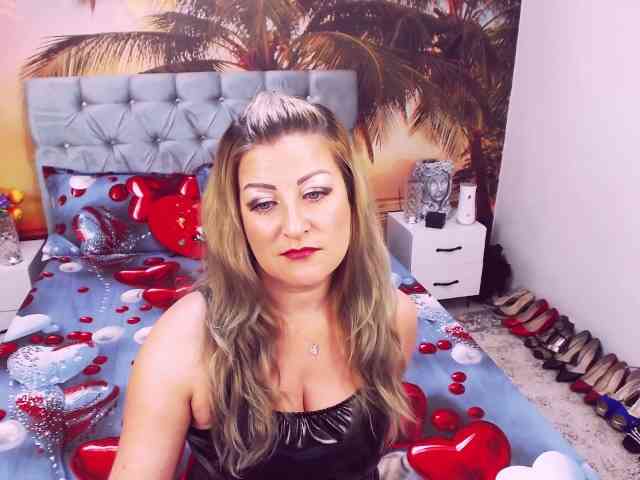 EviaJoness webcam