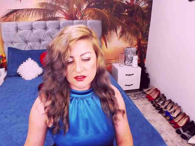 EviaJoness webcam