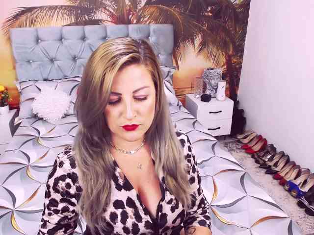 EviaJoness webcam