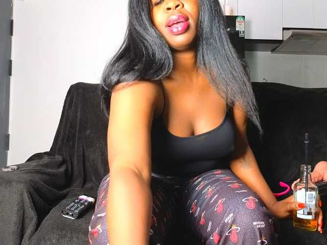 Assiology live cam on BongaCams