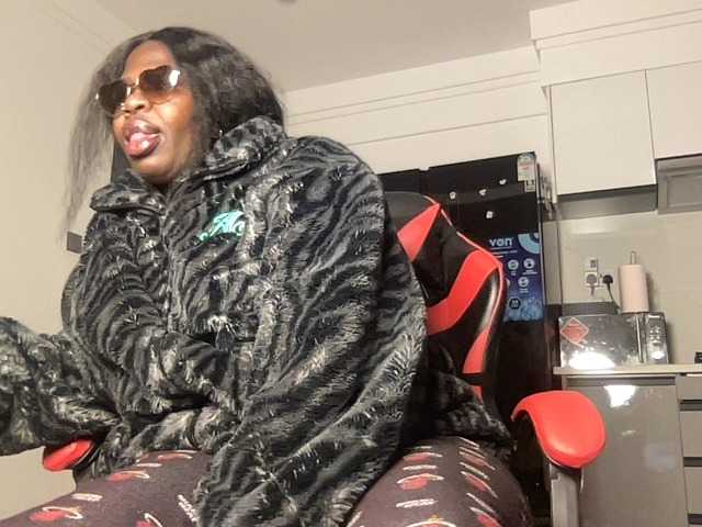 le modèle Assiology est en webcam porno dans un show sur le site bongacams, il possède les tags suivants: Ebony,Brunette,Trimmed