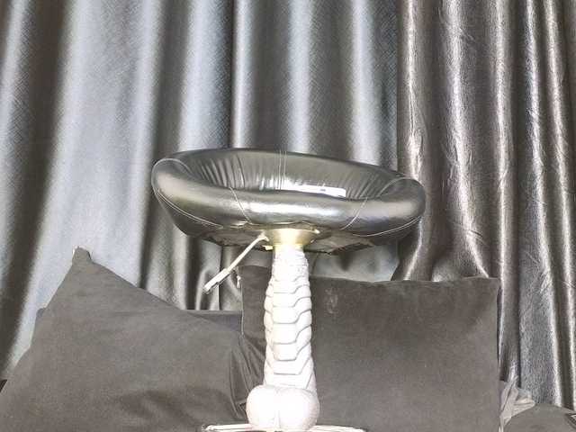 Assiology live cam on BongaCams