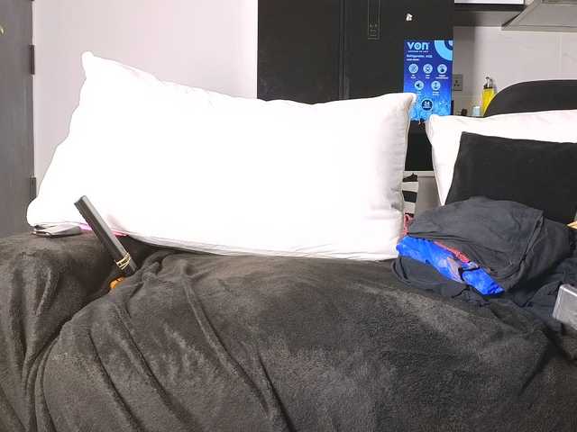 Assiology live cam on BongaCams