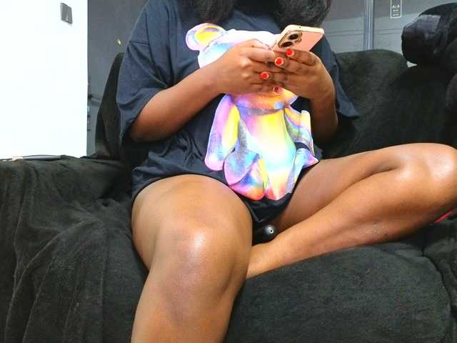 Assiology live cam on BongaCams