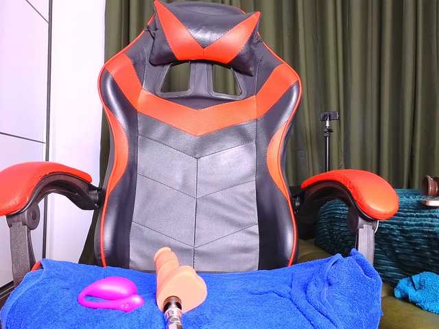 Assiology live cam on BongaCams