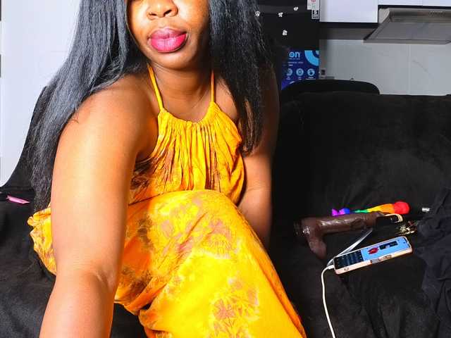 Assiology live cam on BongaCams