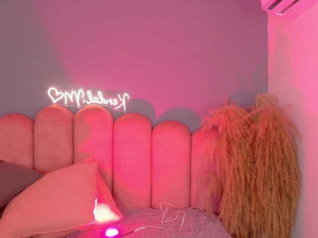Kendalmiller live cam on BongaCams