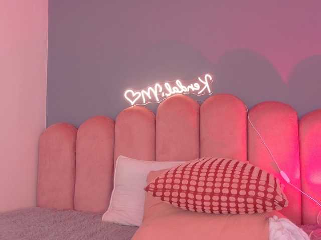 Kendalmiller live cam on BongaCams