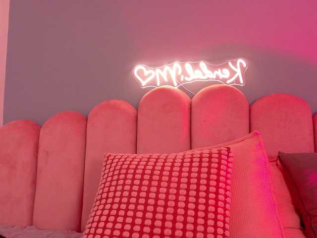 Kendalmiller live cam on BongaCams
