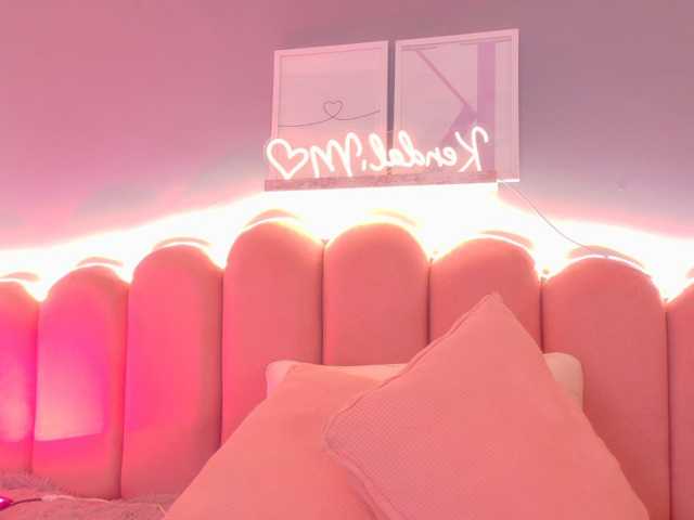 Kendalmiller live cam on BongaCams