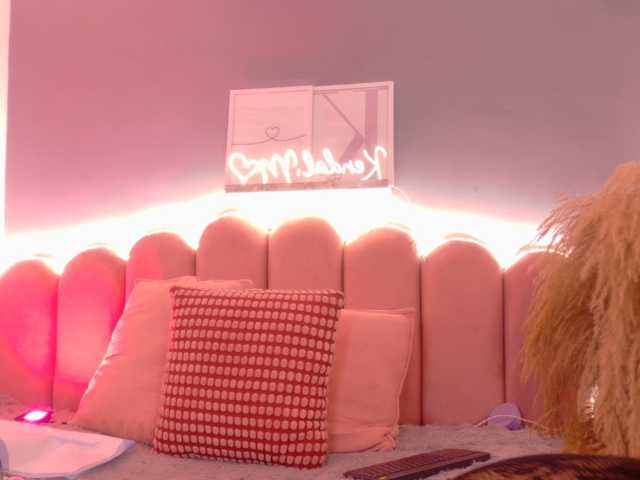 Kendalmiller live cam on BongaCams