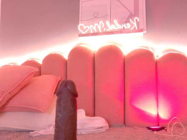 Kendalmiller live cam preview