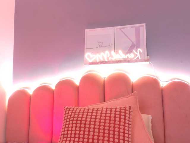 le modèle Kendalmiller est en webcam porno dans un show sur le site bongacams, il possède les tags suivants: Latino/Hispanic,Brunette,Shaved