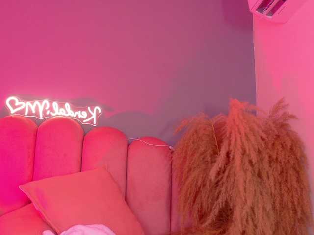Kendalmiller live cam on BongaCams