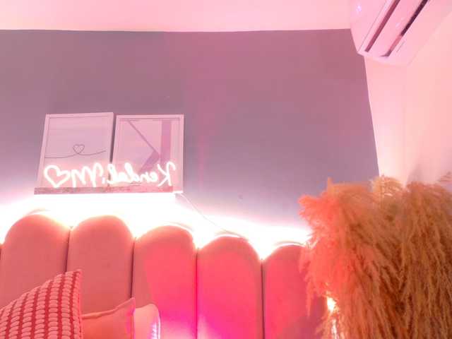 Kendalmiller live cam preview