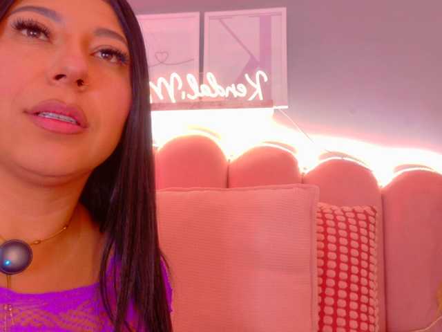 Kendalmiller live cam on BongaCams