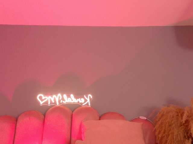 Kendalmiller live cam on BongaCams