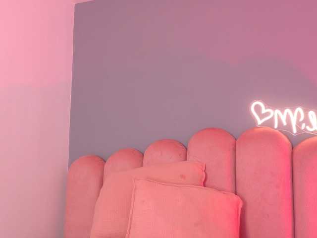 Kendalmiller live cam preview