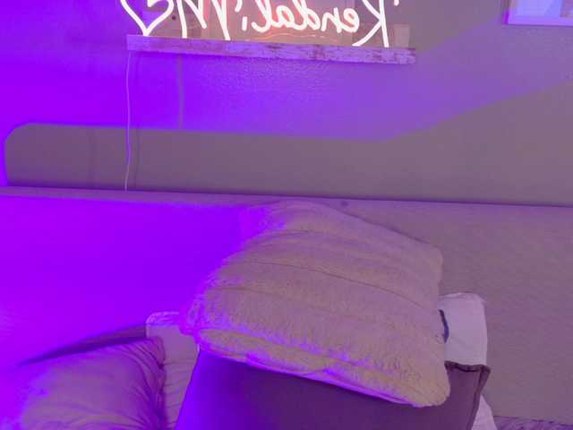 Kendalmiller live cam on BongaCams