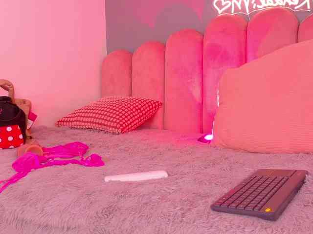 Kendalmiller webcam