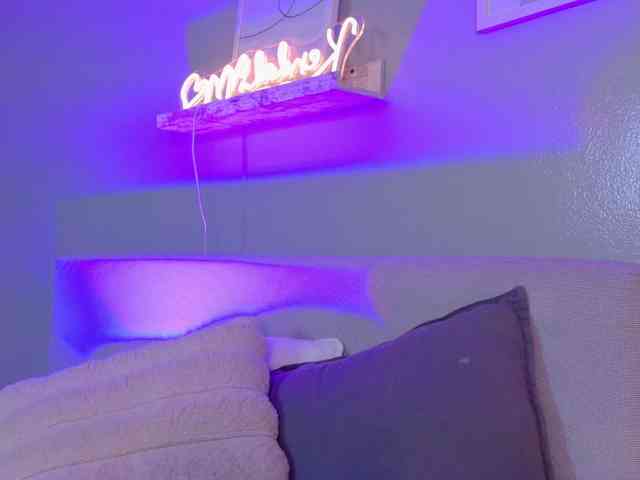 Kendalmiller webcam