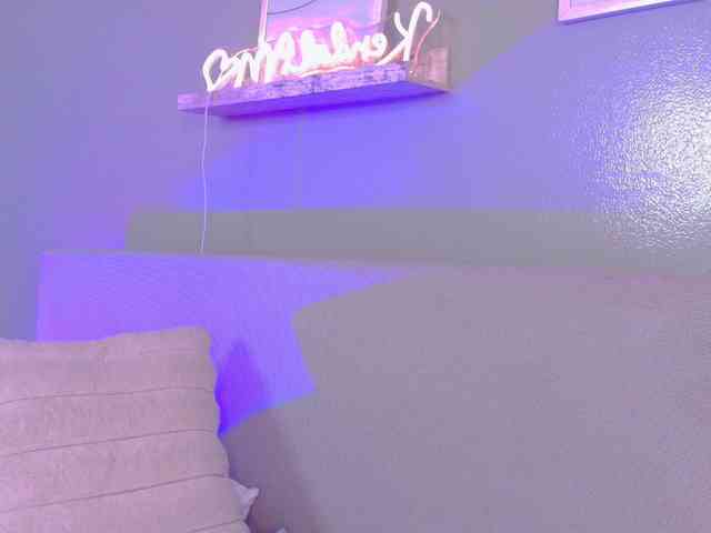 Kendalmiller webcam