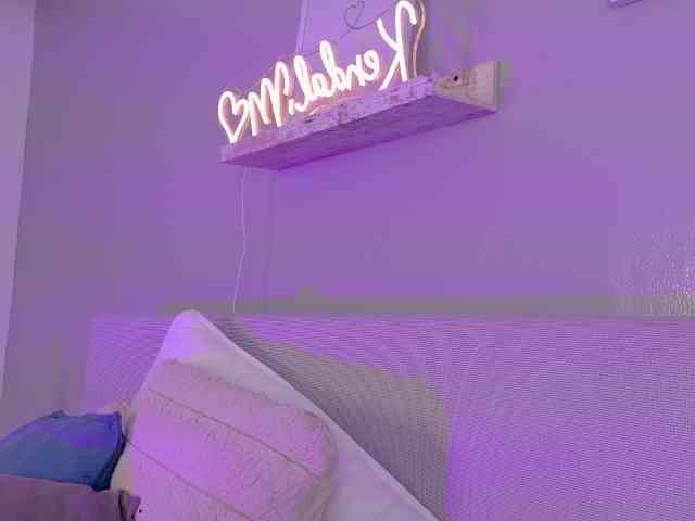 Kendalmiller webcam