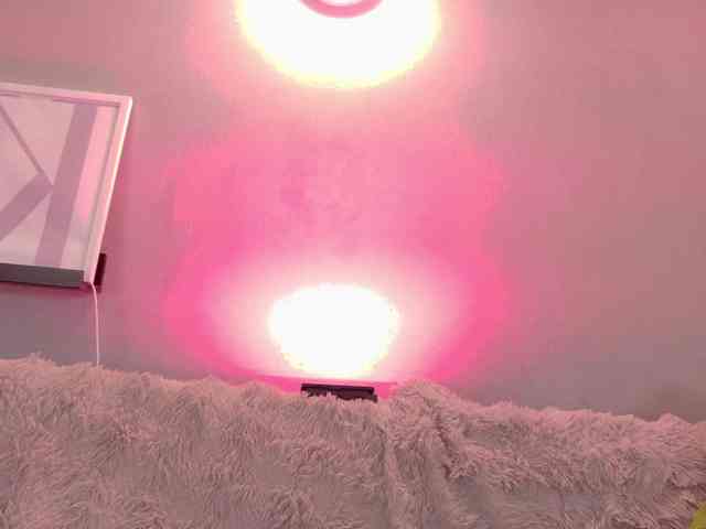 Kendalmiller webcam