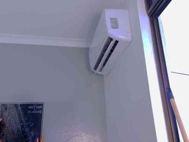 Kendalmiller webcam