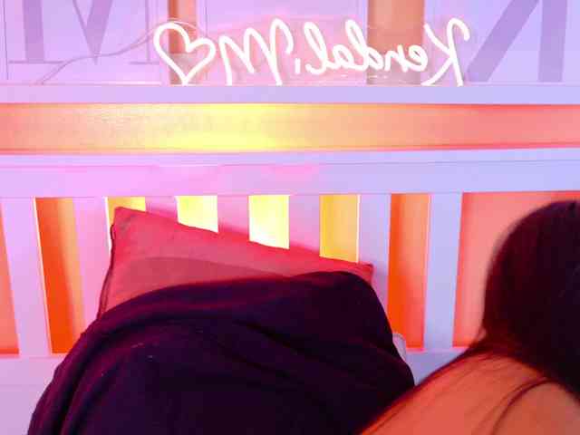 Kendalmiller webcam