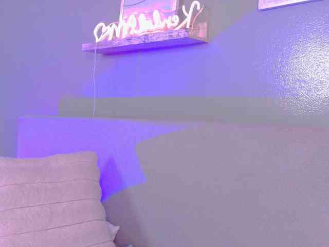 Kendalmiller webcam