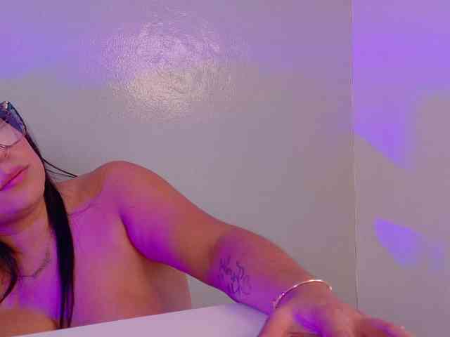 Kendalmiller webcam