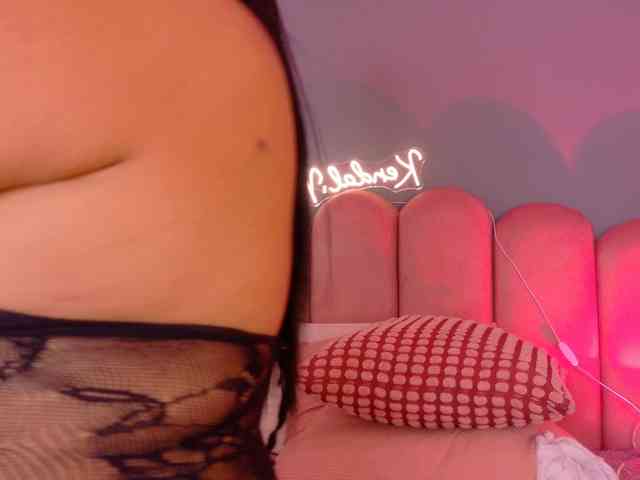 Kendalmiller webcam