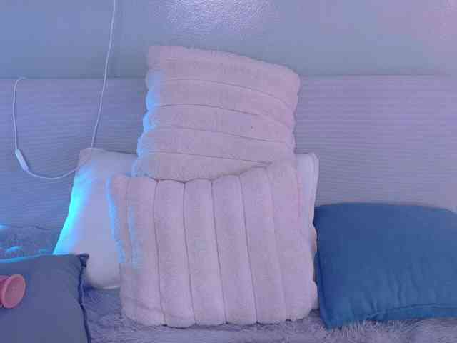 Kendalmiller webcam