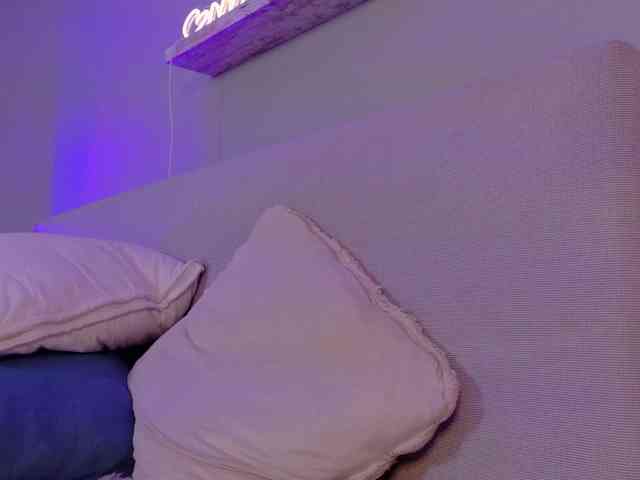 Kendalmiller webcam
