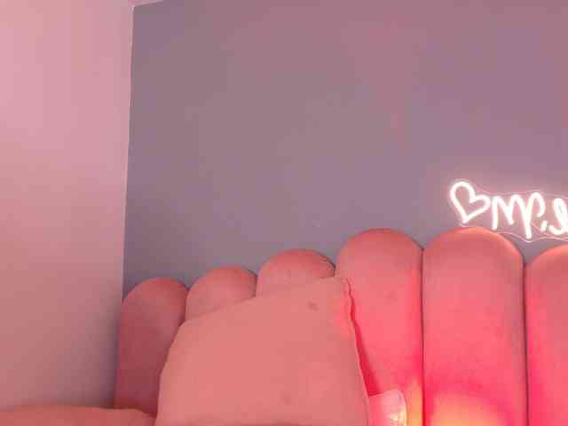 Kendalmiller webcam