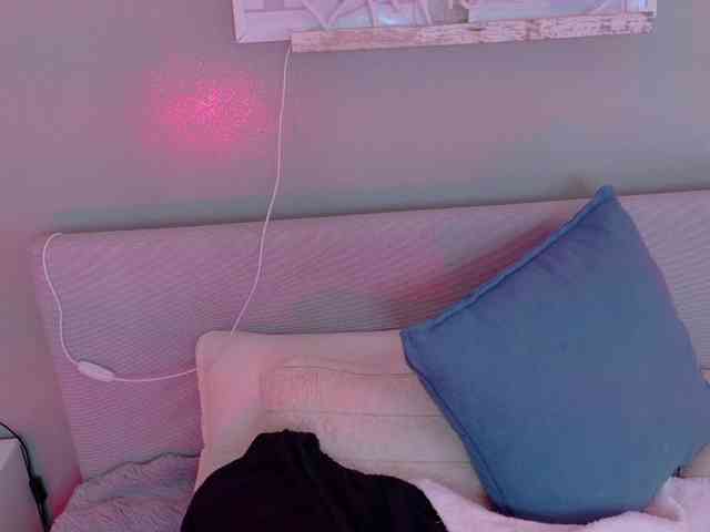 Kendalmiller webcam