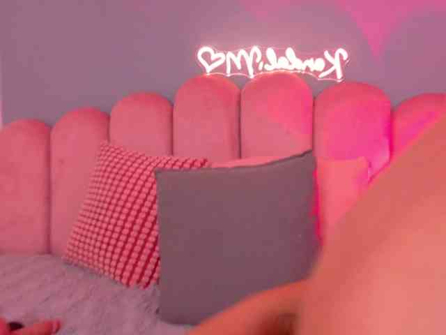 Kendalmiller webcam
