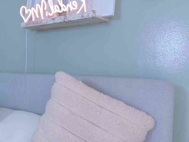 Kendalmiller webcam