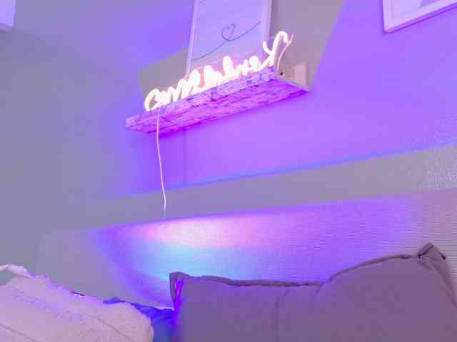 Kendalmiller webcam